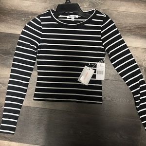 Cropped crew neck top